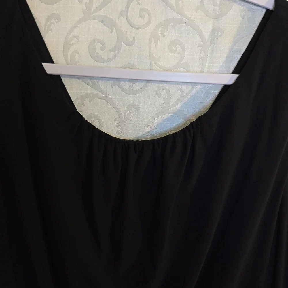 SLNY Black and White Floral Midi Dress - Picture 3 of 9